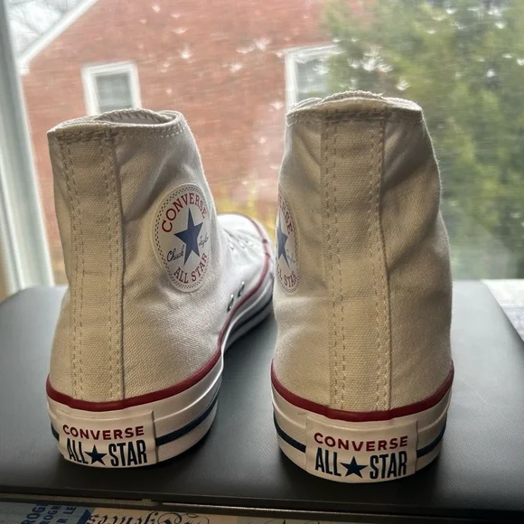 Converse Chuck Taylor All Star White canvas high tops. Size 9 Women, 7 Men - Picture 6 of 7